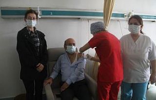 Fethiye’de sağlık çalışanlarına aşı yapılmaya...