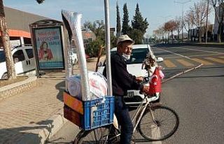 Feyzullah Dede, emekli olduktan sonra bisikleti ile...