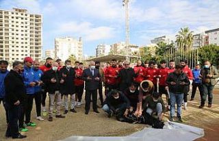 Futbolcular koç keserek, virüssüz sezon için dua...