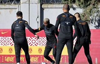 Galatasaray’da Feghouli salon çalışmalarına...