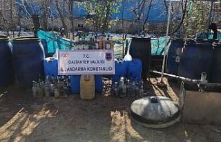 Gaziantep’te jandarma 506 litre kaçak alkol ele...