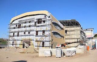 Gebze yüzme havuzunun çatısı kaplanıyor