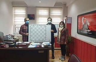 Gebze’deki çevreci okullara hediye