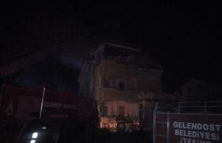 Gelendost ilçesindeki çatı yangını korkuttu
