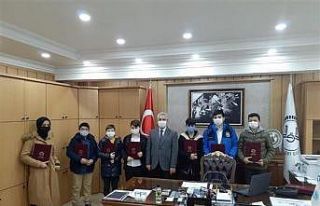 Genç hafızlara belgeleri verildi