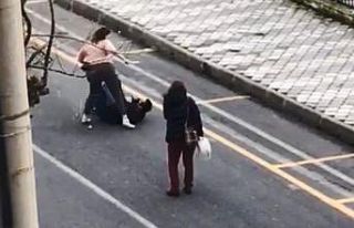 Genç kadın elinde bıçakla terör estirdi