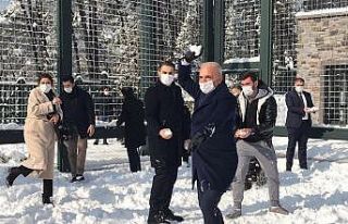 Gençlerin isteğini kırmayan belediye başkanı...