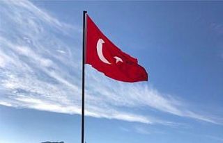 Gerger’in yüksek tepesinde Türk Bayrağı dalgalandırıldı