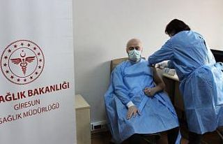 Giresun’da Korona virüs aşısı sağlık çalışanlarına...