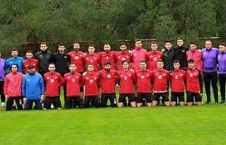 Gölcükspor Antalya kampında top başı yaptı