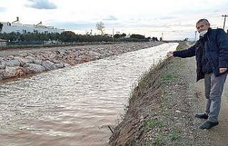 Gömeç’te taşkınlara neden derede hummalı çalışma