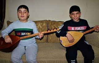 Görme engelli kardeşler azimleriyle örnek oluyor