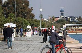 Güneşi gören Mersinliler, sahile akın etti