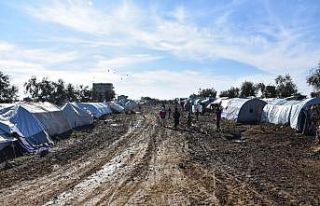 Gurbetçiler Suriyeli çocukların yüzünü güldürdü