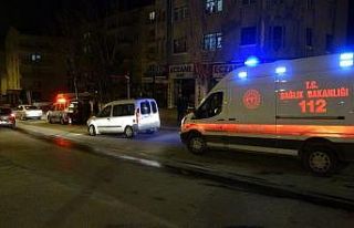 Hafif ticari araçla otomobil çarpıştı: 1’i...