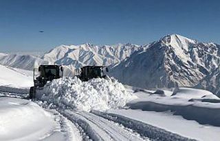 Hakkari’de 234 yerleşim yerinin yolu ulaşıma...