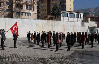 Hakkari’de bayrak töreni