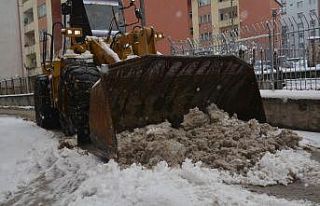 Hakkari’de karla mücadele çalışması