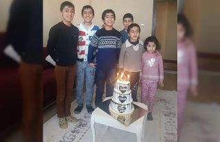 Hakkâri’de kardan doğum günü pastası yapan...