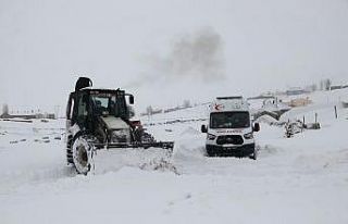 Hamile kadın 4 saatlik çalışmayla hastaneye ulaştırıldı