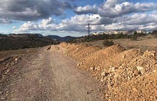 Harmanköy Köyü yolunun 3 kilometrelik kısmında...