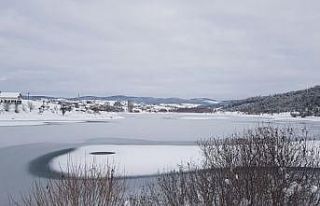Hava sıcaklıkları düştü, göletler dondu