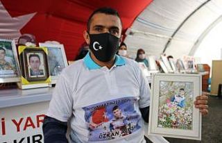 HDP önünde evladını bekleyen baba Aydın: "HDP’nin...