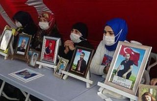 HDP önündeki aileler, çocukları için direnmeye...