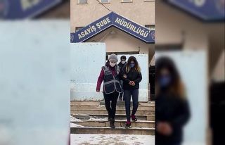 Hırsızlık için camiye giren genç kız ve arkadaşı...