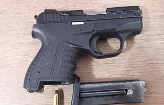 Husumetlisinin işyerinde havaya sıkınca yakayı...