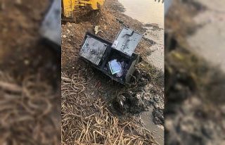 İçinde 350 bin liranın bulunduğu kasayı, paraları...