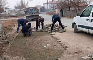 Iğdır’da bozuk parke taşları onarılıyor