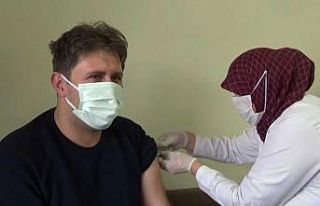 Iğdır’da korona virüs aşısı sağlık çalışanlarına...