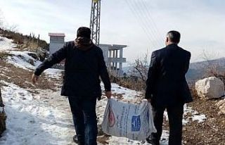 İhtiyaç sahibi ailelere gıda kolisi dağıtıldı