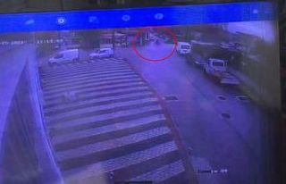 İki kamyonet arasında böyle sıkıştı