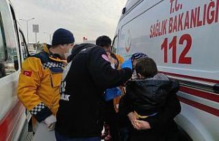 İki otomobil kafa kafaya çarpıştı: 1’i çocuk...