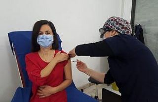 İlk aşıyı Başhekim Özdolap oldu