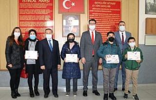 İlk etap tabletler dağıtıldı