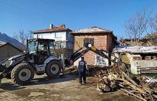 İnhisar’da metruk binalar yıkıldı