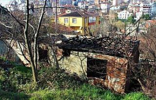 İnşaat halindeki ev alev alev yandı