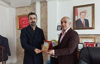 İş adamı Akkuş’tan öğrencilere tablet desteği