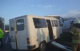 İşçi servis otobüsü ile yolcu minibüsü çarpıştı:...