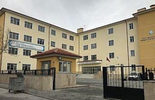 Isınmak isterken yaktığı ateşten zehirlenerek...