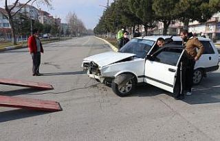 Isparta’da görev yerine giden polis, trafik kazasında...