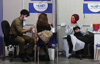 İsrail’de gençler de Covid-19’a karşı aşılanmaya...