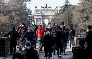 İtalya’da son 24 saatte Covid-19’a bağlı 299...