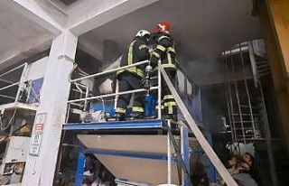 İtfaiyenin zamanında müdahalesi fabrikayı yanmaktan...