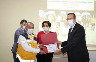 İzmir depreminin yaralarını saran sağlıkçılara...