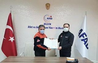 İzmir Valisi Köşger’den Bilecik AFAD personeline...