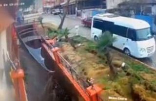 İzmir’de istinat duvarının çökme anı güvenlik...